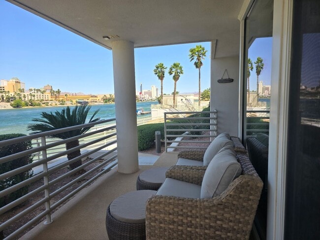 Building Photo - VACATION RENTAL - Condo on the River