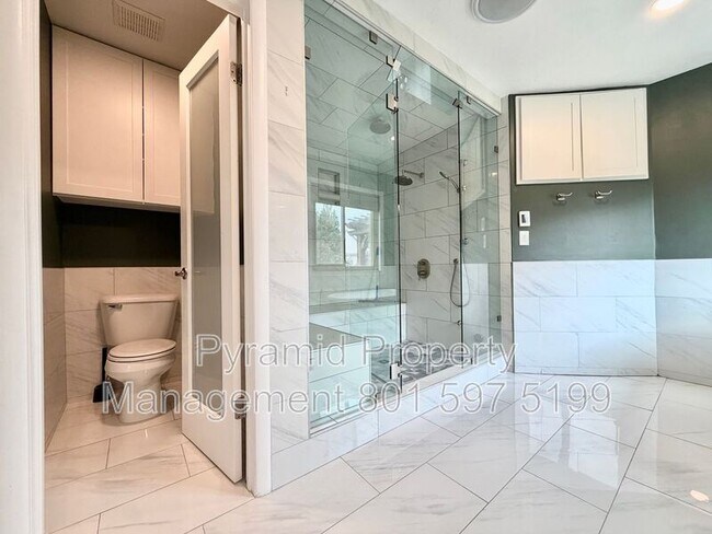 Building Photo - 961 Golden Pheasant Dr