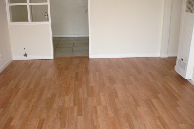 Building Photo - 742 N Garfield Ave