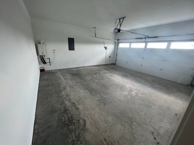 Building Photo - 7719 Brushwood Dr