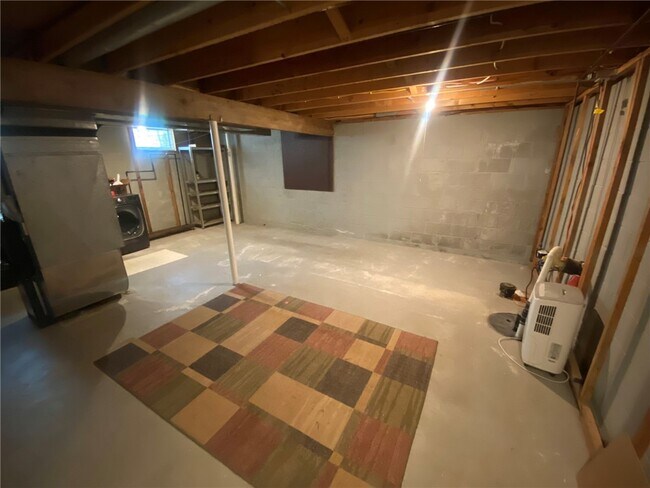Building Photo - 77 Cascade Rd