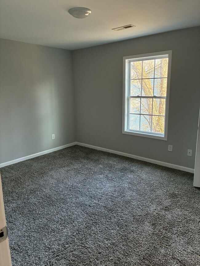 Building Photo - 805 Lynes St