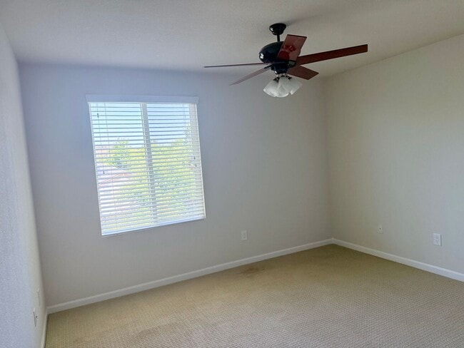 Building Photo - 5-Bed Gated Family Oasis | Prime Location & Backyard Space