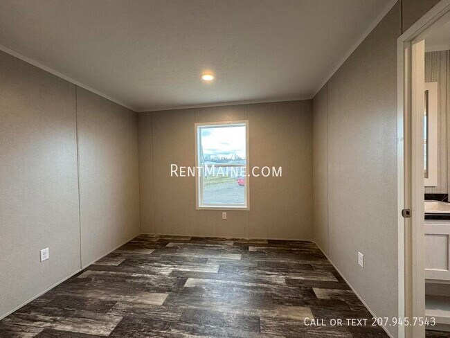 Building Photo - 194 F St