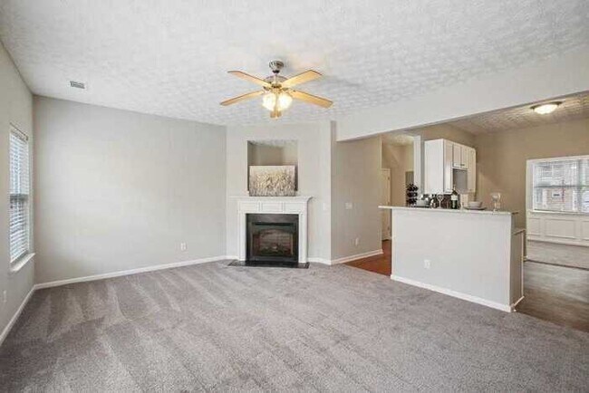 Building Photo - Fantastic 3bd/2.5ba home! Coming soon!