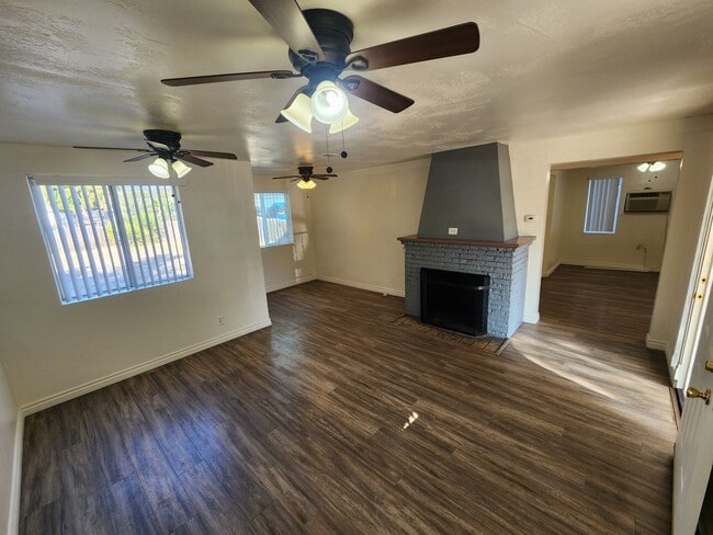 Building Photo - El Cajon: 1 Bedroom Cottage with HUGE Yard...