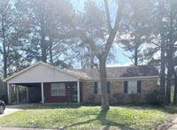 Building Photo - Spacious 3 bedroom, 1.5 bath home with a den