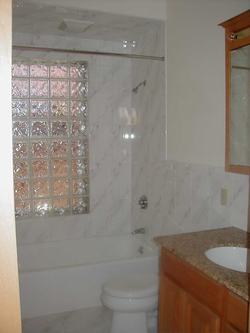 Galss block shower - 71 Baldwin St