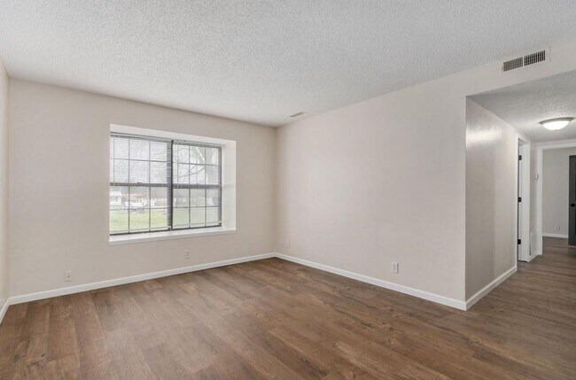 Building Photo - 1223 S Park Ave