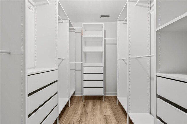 Building Photo - 43 S Lakeshore Dr