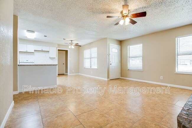 Building Photo - 1427 Gregory Dr