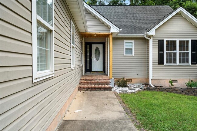 Building Photo - 141 Poplar Way