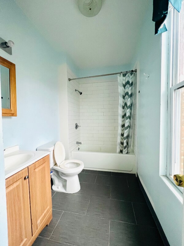 Building Photo - 162 William St