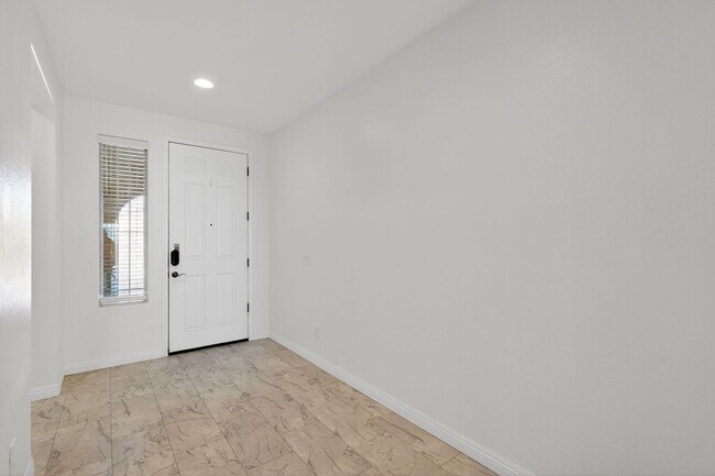 Building Photo - Spacious 4BR House in Goodyear