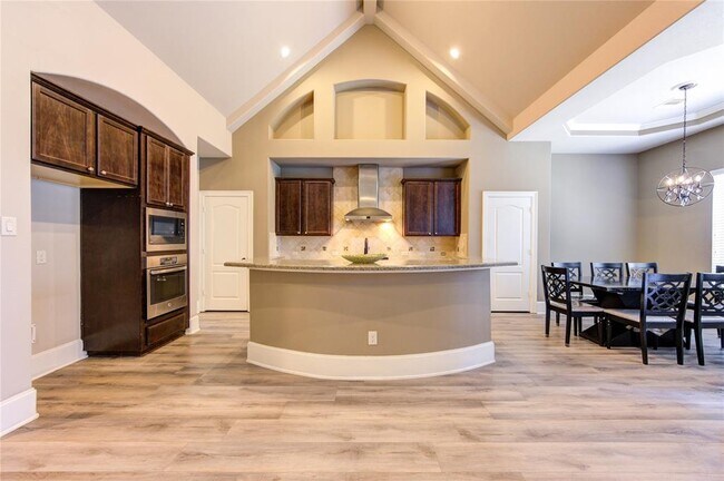 Building Photo - 611 Whitney Oaks Ln