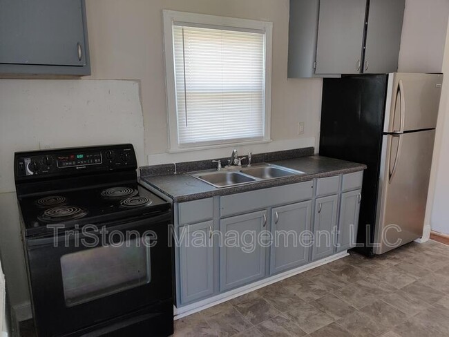 Building Photo - 2708 Revolution Pk Dr