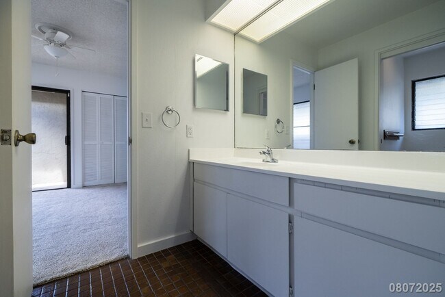 Building Photo - Newly Renovated 3 BD/2 BA Home with 2 Car ...