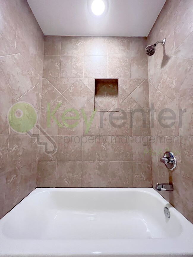 Building Photo - Beautiful 3b /2 bath home in Edinburg