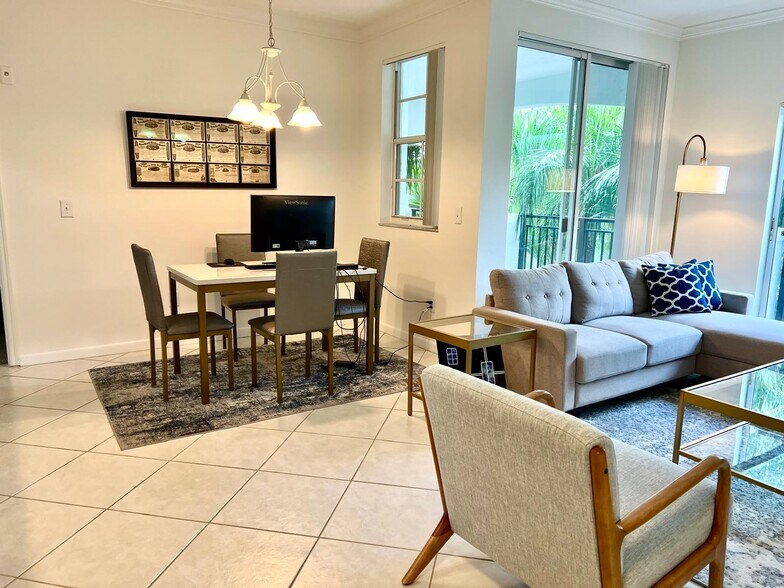 Building Photo - 3165 NE 184th St