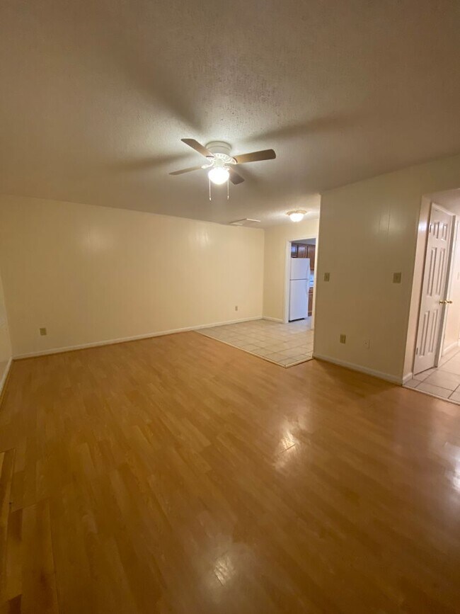 Building Photo - 185/187 Shoemaker Ct
