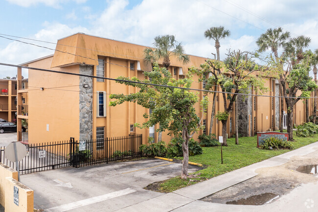 Primary Photo - Kensington Club