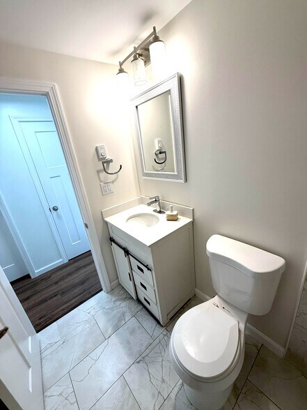 Building Photo - 15 Spencer Rd