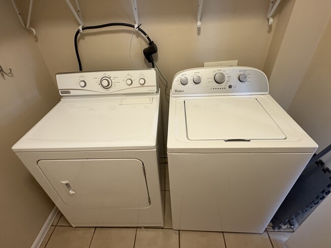 Building Photo - 1884 Sunset Rd