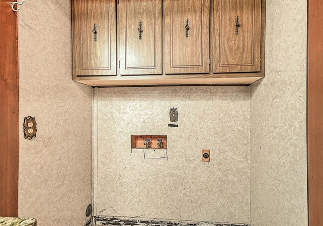 Building Photo - 563 Hales Chapel Rd