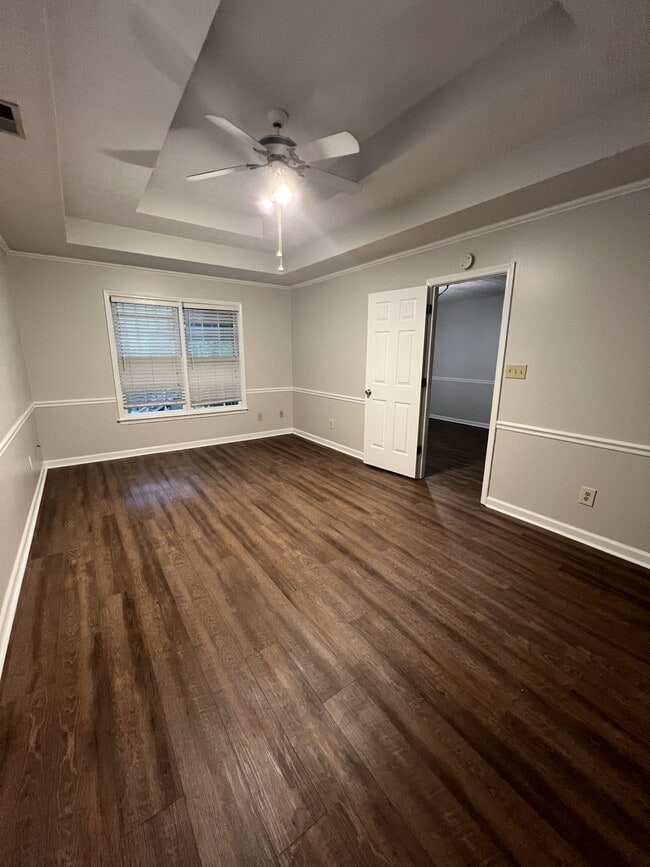 Building Photo - 1080 Sharon Pl