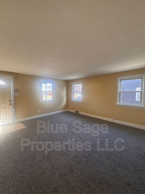 Building Photo - 1024 Broad St