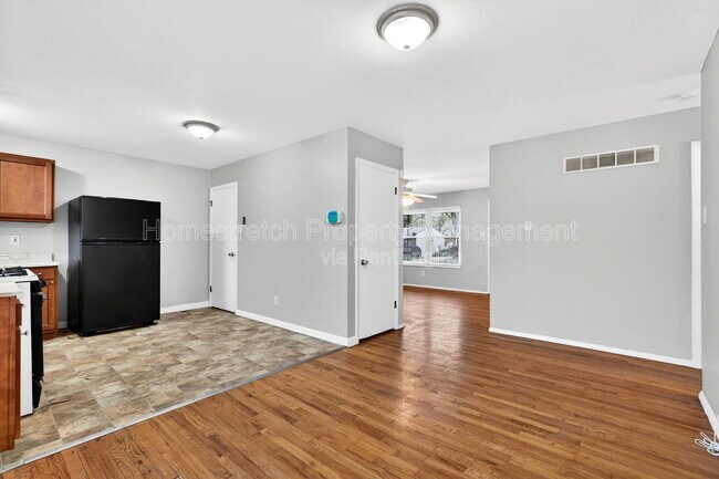 Building Photo - 10216 Royal Dr