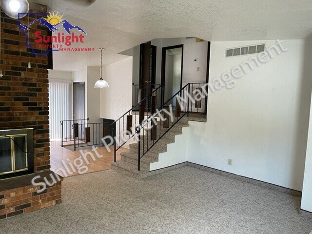 Building Photo - "Spacious 3-Bed, 2-Bath Duplex in Prime Bi...