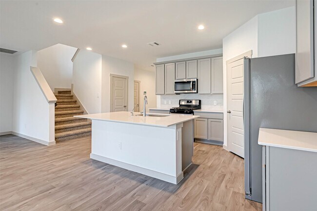 Building Photo - 250 John House Ln