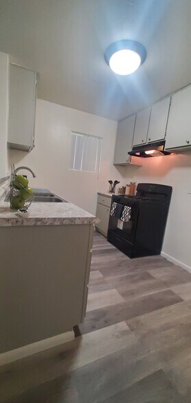 Building Photo - North Pointe Apartments Riverside