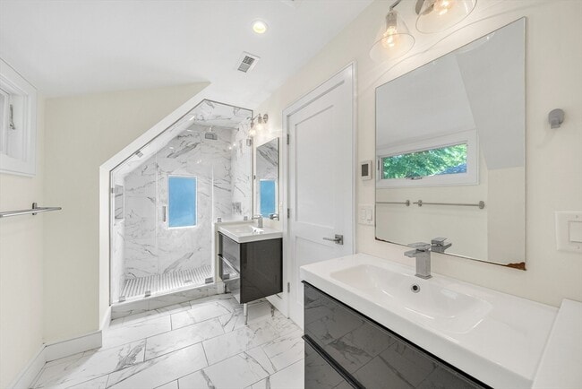 Building Photo - 59 Fresh Pond Ln