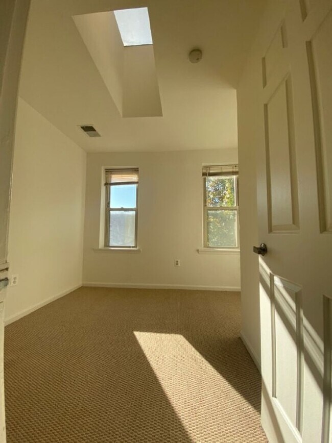 Building Photo - 413 Warner St NW