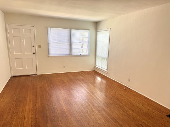 Living Room - 1037 Ocean Park Blvd