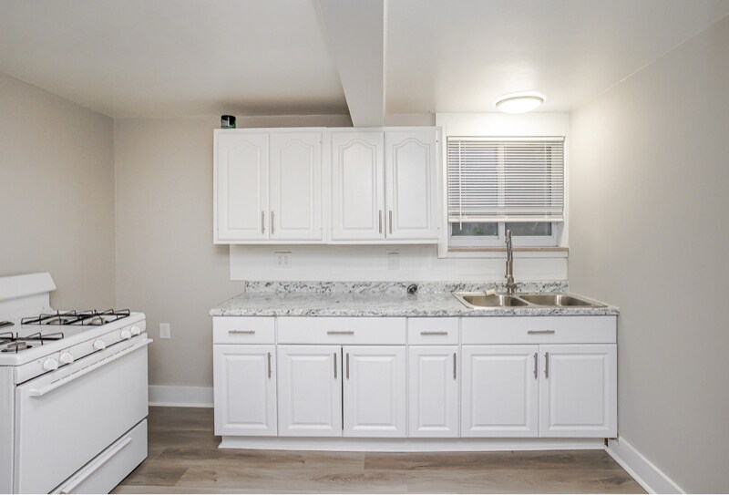 Building Photo - 2146 Wyndhurst Rd