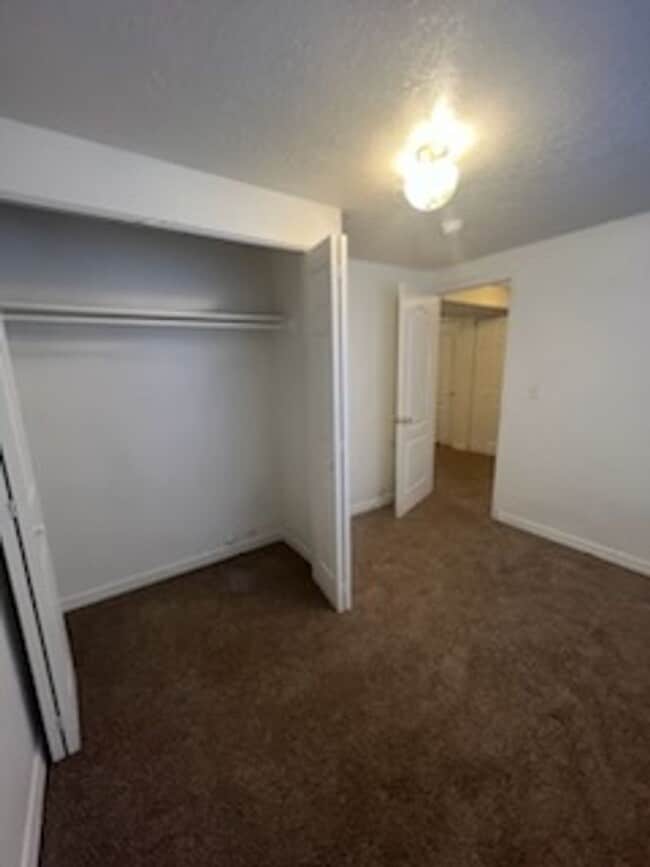 Building Photo - HUGE 6 bed 3 bath Home in Pocatello