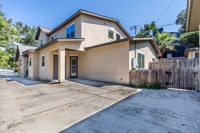 Building Photo - 128 Elizabeth Rd