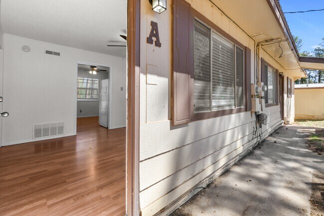 Building Photo - 106 Apache Hills Dr