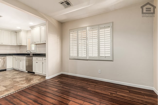 Building Photo - 3Bed/3Bath House at Thomas/7th Ave! Ready for Immediate Move-In! -- NO HOA! FULLY REMODELED!