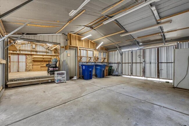 Building Photo - 6200 Shadow Bend