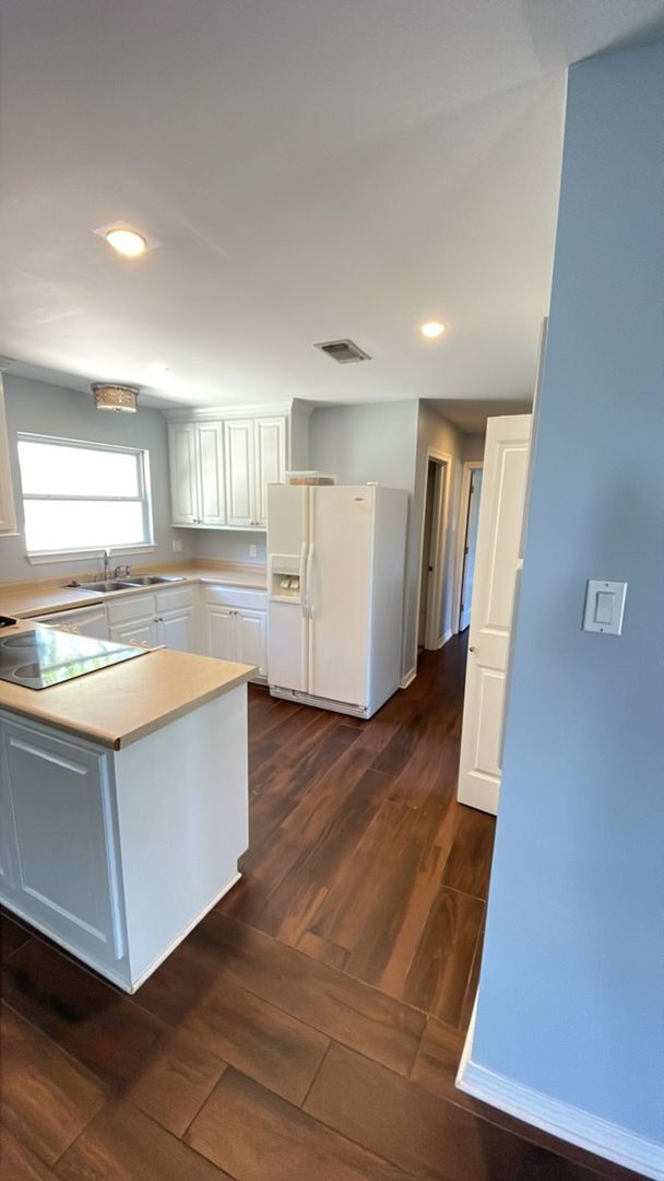 Building Photo - 3 BD 2 BA Home in the Bayou View School Di...