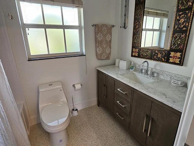 Building Photo - 406 Venetian Dr