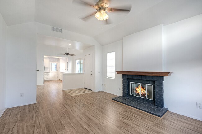 Building Photo - 806 Windward Ln