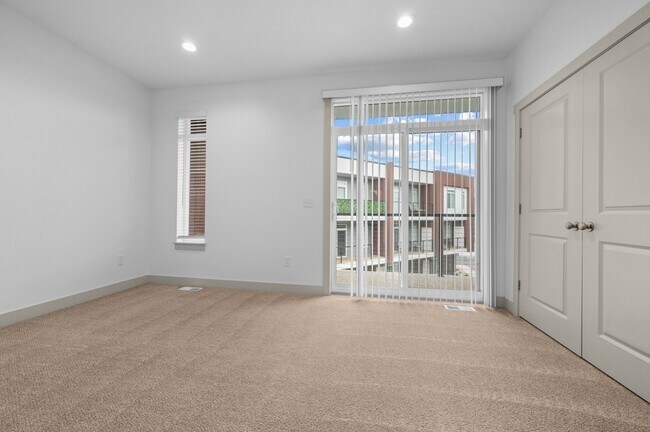 Building Photo - 671 S 400 E