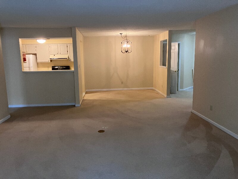 Building Photo - 815 Ridgefield Dr