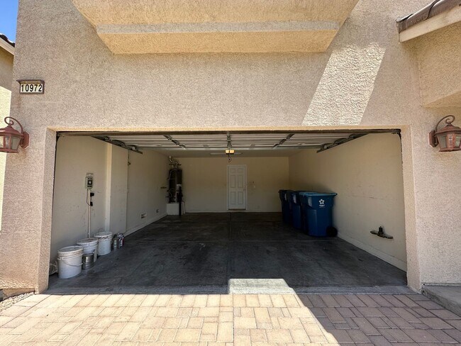 Building Photo - Royal Highlands Guard Gated Community!!