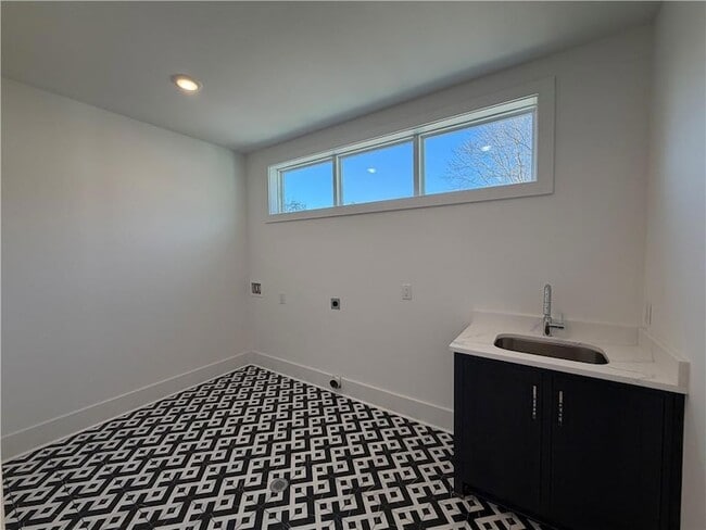 Building Photo - 2385 Nesbitt Dr NE